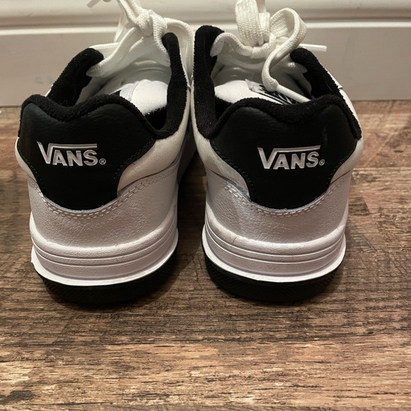 Vans Upland white shoes - Picture 2 of 4
